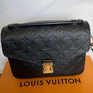 LV pochette Métis